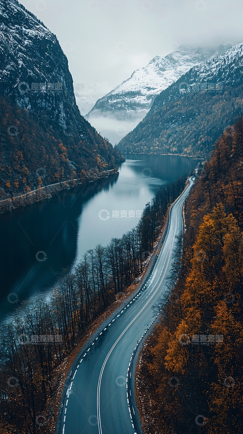 高清大图下载【趣麦麦图】雪山与森林湖畔蜿蜒公路航拍