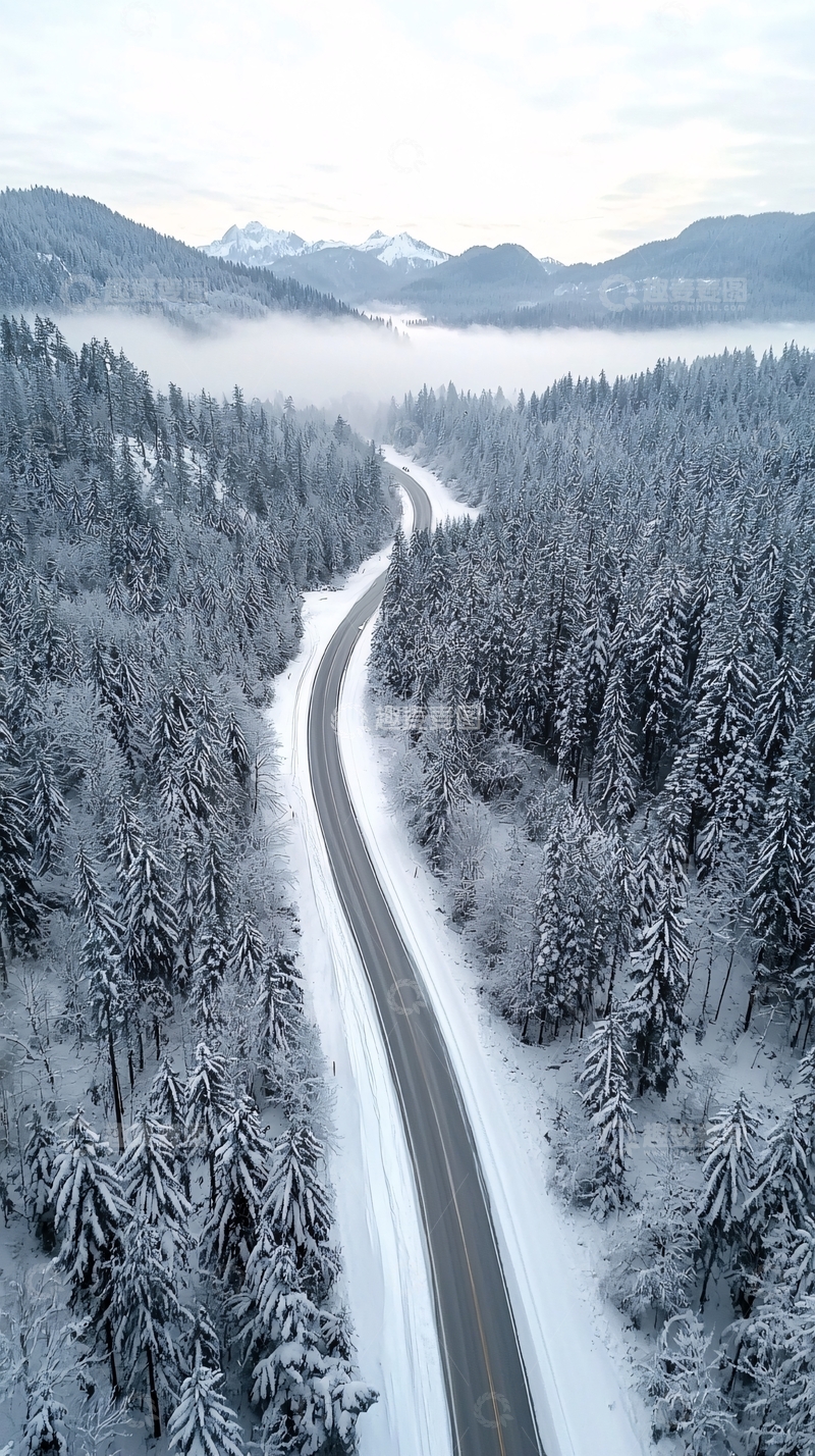 高清大图下载【趣麦麦图】高山森林中的雪山公路航拍