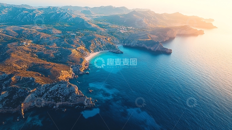 高清大图下载【趣麦麦图】水彩画的蜿蜒海湾与远洋渐层