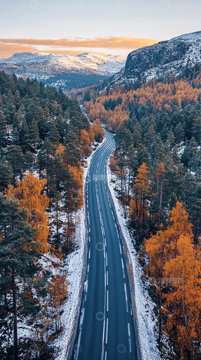 高清大图下载【趣麦麦图】冬日清晨的雪山森林公路航拍