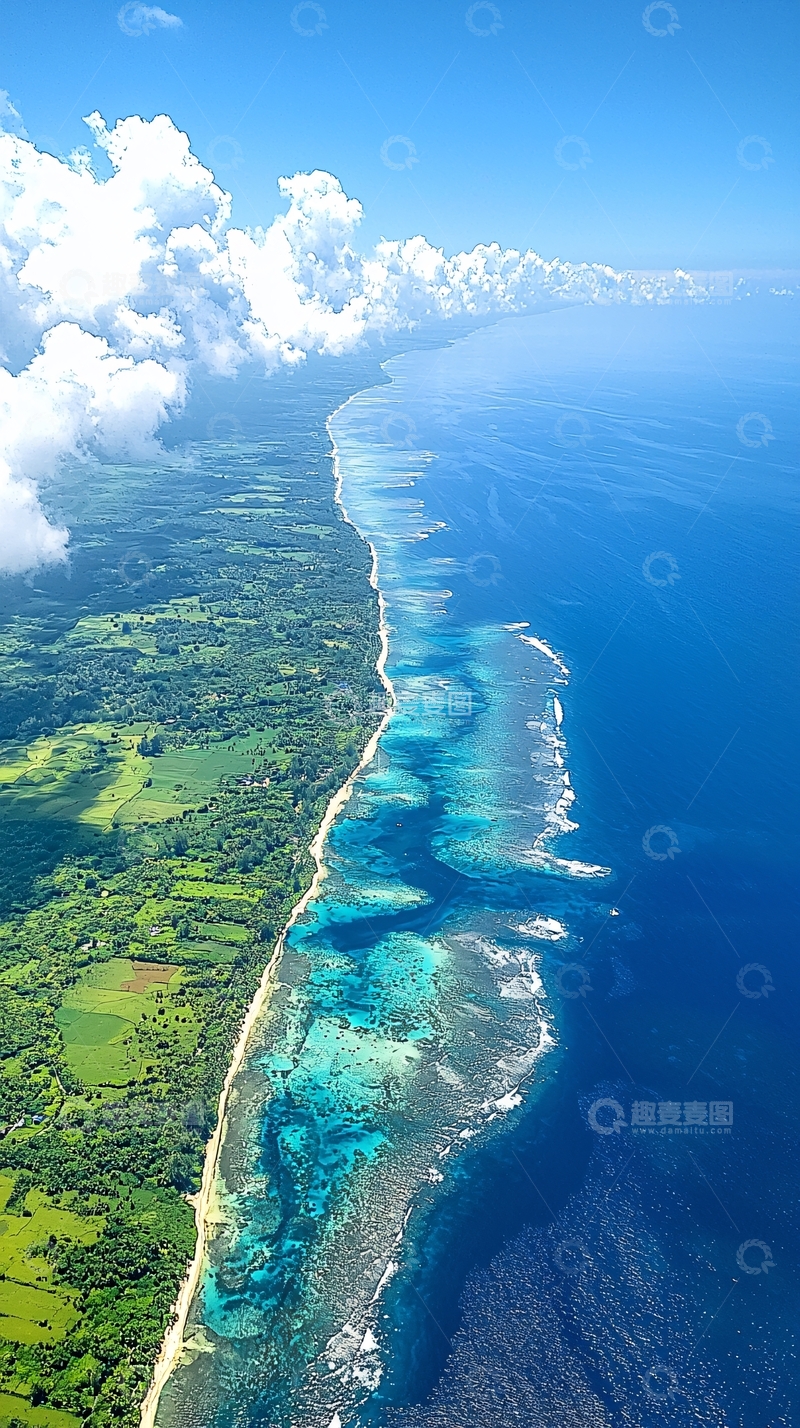 高清大图下载【趣麦麦图】航拍天际线与平静海平面的对比