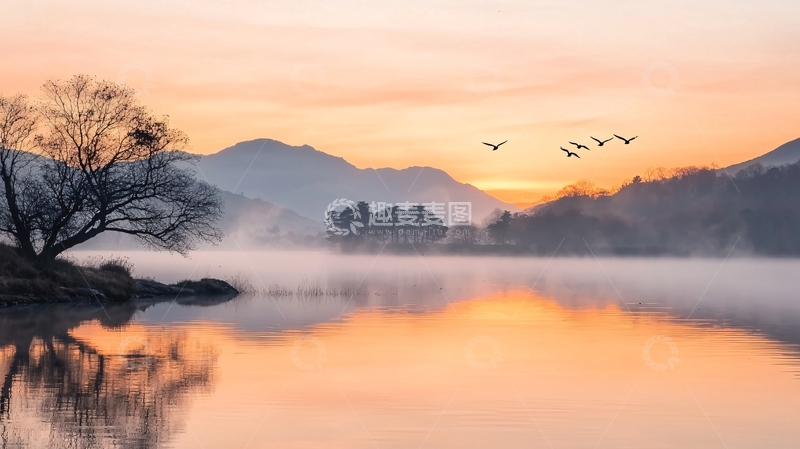高清大图下载【趣麦麦图】晨雾中的湖面与远山