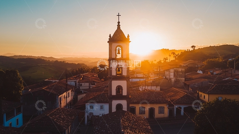 高清大图下载【趣麦麦图】乡村小镇的教堂钟楼