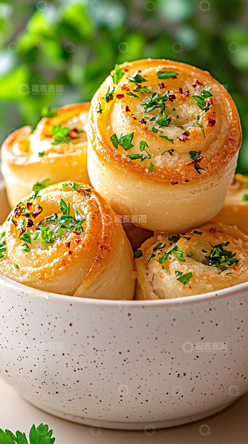 高清大图下载【趣麦麦图】蒜香卷饼配香草和辣椒