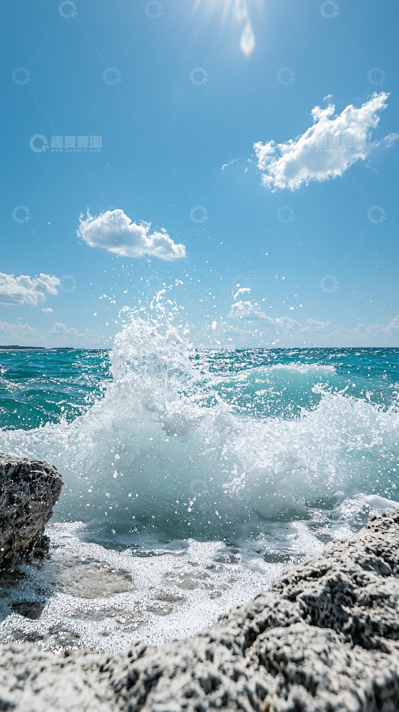 高清大图下载【趣麦麦图】海浪拍打岩石的瞬间