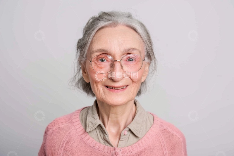 高清大图下载【趣麦麦图】一位老年的妇女