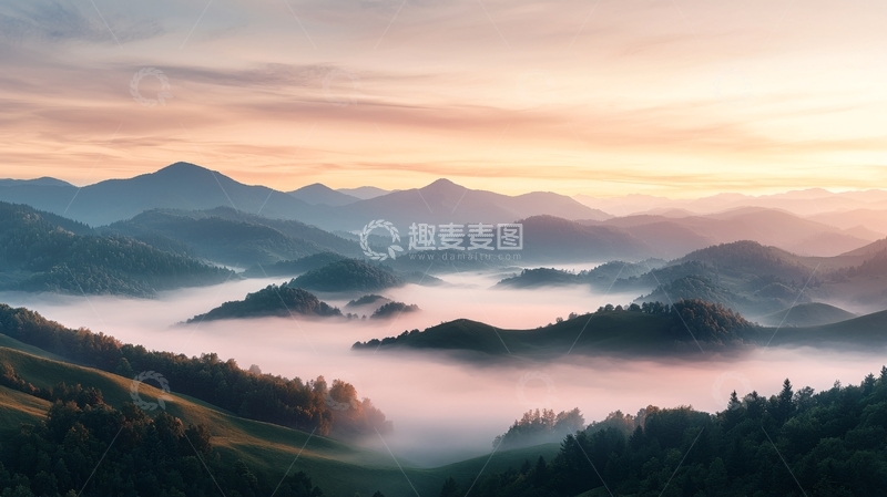高清大图下载【趣麦麦图】晨雾中的山峦