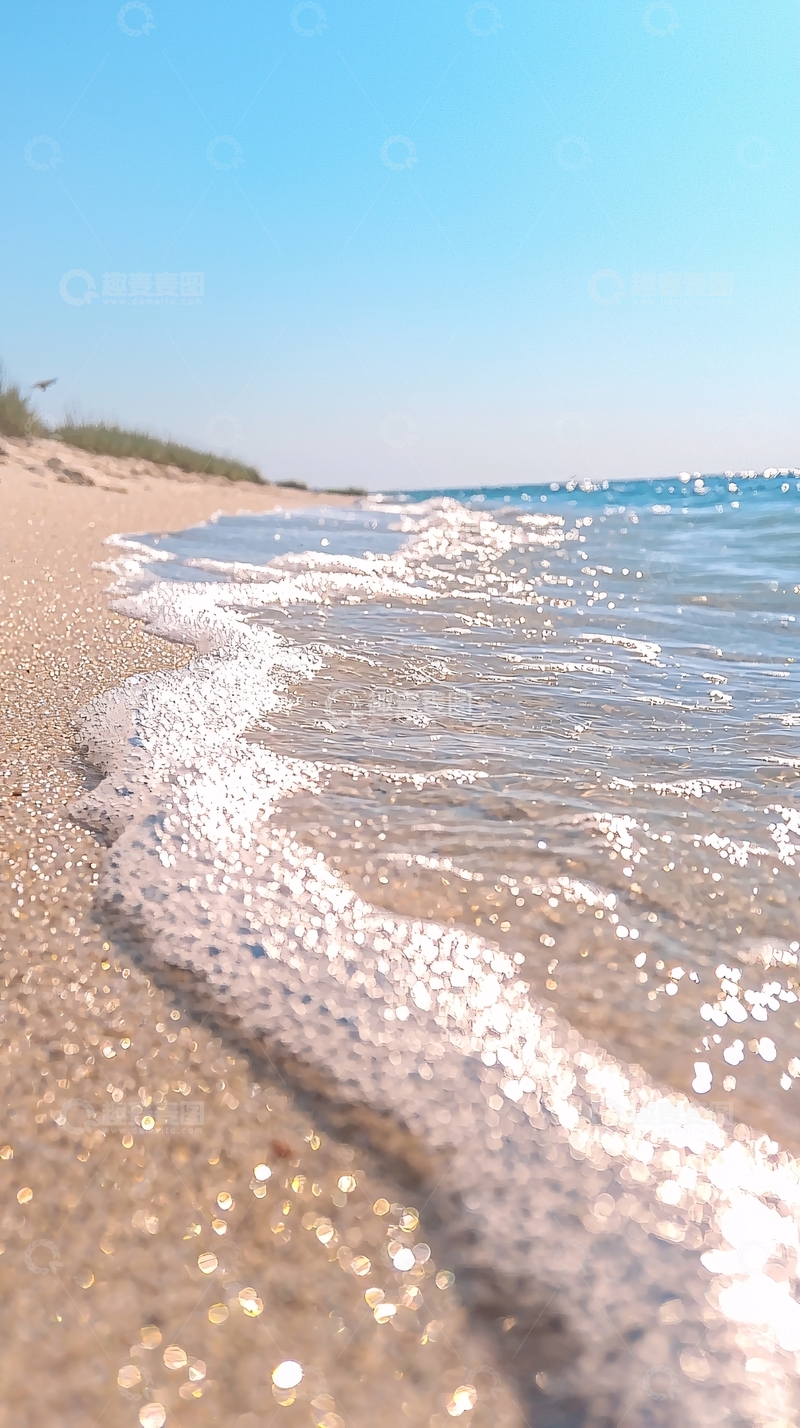 高清大图下载【趣麦麦图】海滩上的海浪与阳光