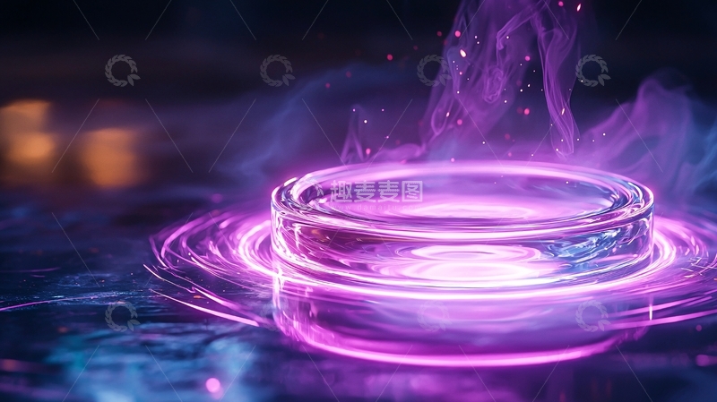高清大图下载【趣麦麦图】紫色烟雾环绕的玻璃杯