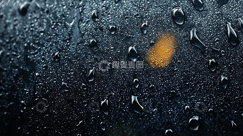 雨滴下的夜晚灯光