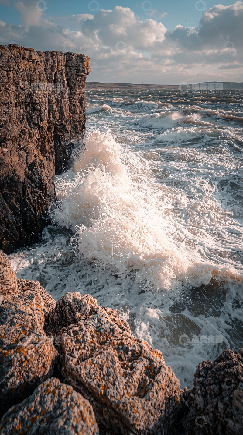 高清大图下载【趣麦麦图】海浪拍打岩石的壮丽景色