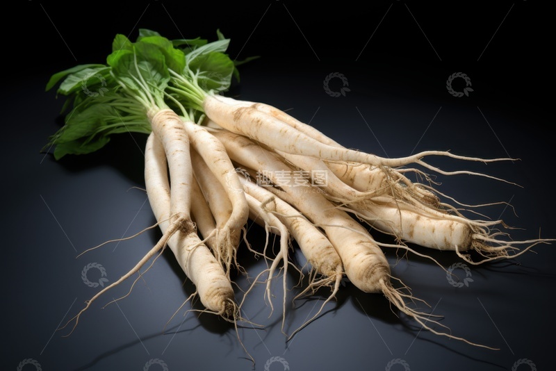 高清大图下载【趣麦麦图】放在桌面的新鲜人参