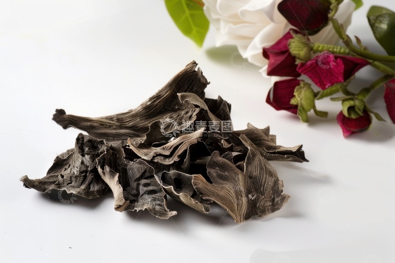 高清大图下载【趣麦麦图】桌面上放置的一堆干木耳