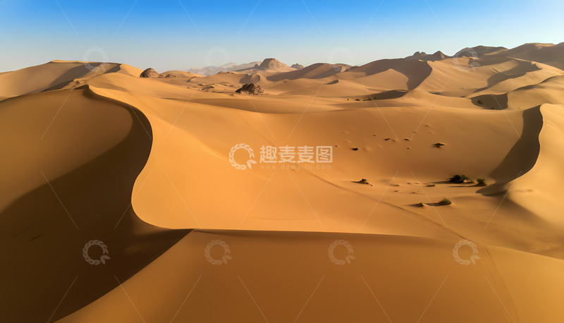 高清大图下载【趣麦麦图】创意天空下的沙漠戈壁摄影图2