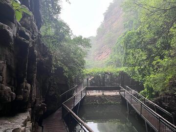 山中风景摄影图