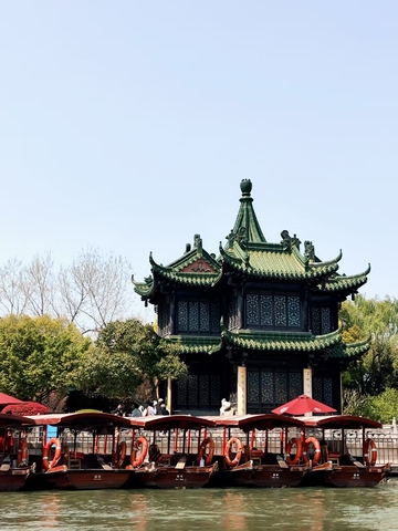 绿瓦朱舟，静泊水乡幽韵
