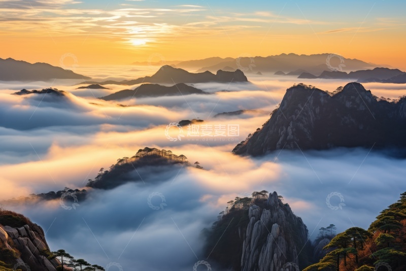 高清大图下载【趣麦麦图】云雾弥漫的高山