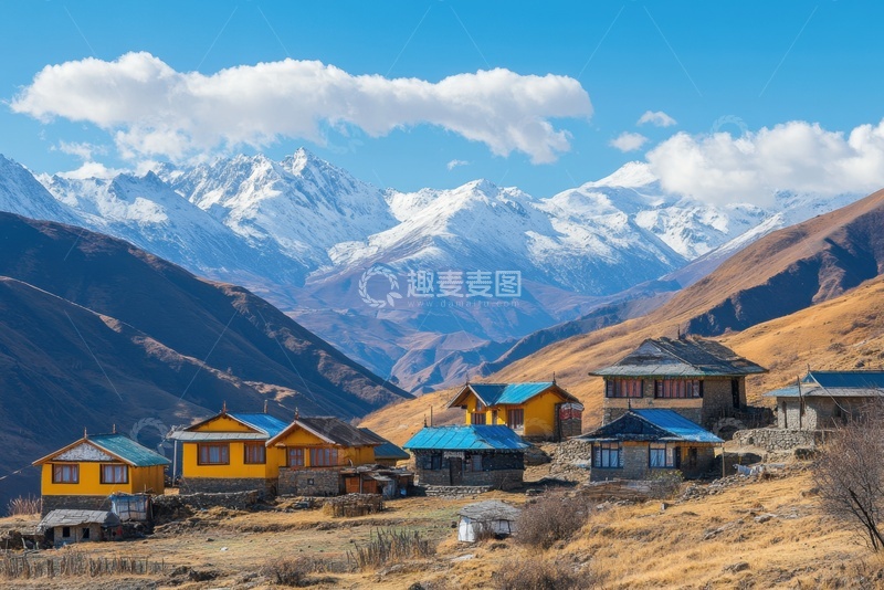高清大图下载【趣麦麦图】雪山脚下的房屋建筑