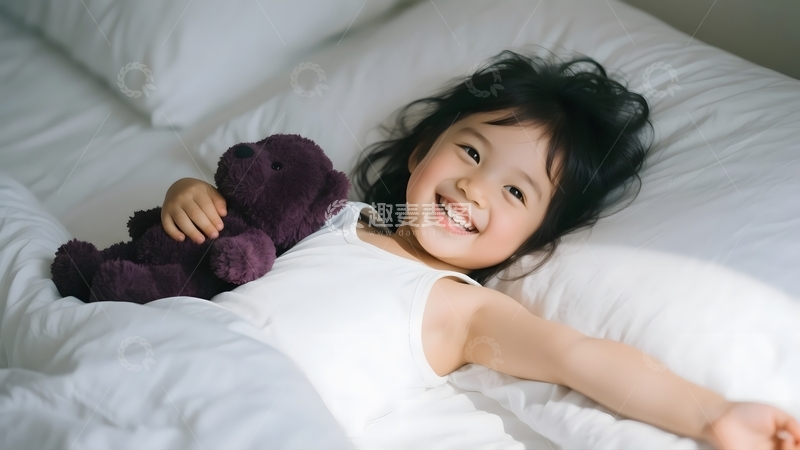 怀抱小熊安睡的孩童3