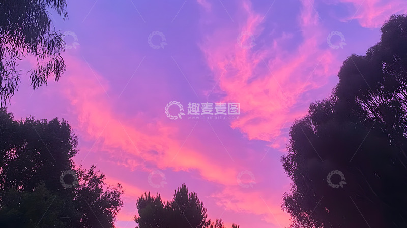 高清大图下载【趣麦麦图】夏日紫色天空云彩