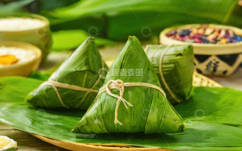 高清大图下载【趣麦麦图】-绿色端午节新鲜肉棕子AI插画海报高清图片7