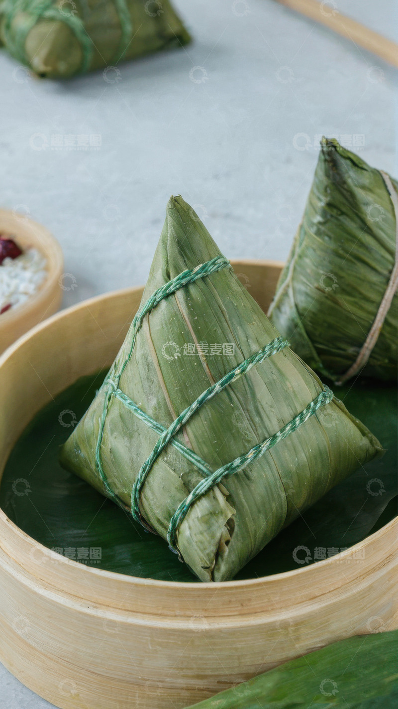 高清大图下载【趣麦麦图】-绿色端午节新鲜肉棕子AI插画海报高清图片1