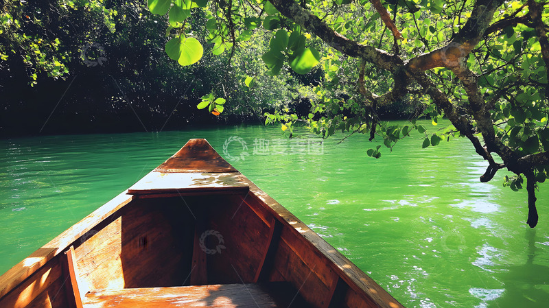 高清大图下载【趣麦麦图】绿色河道上的小木舟3