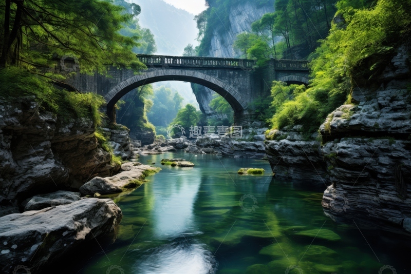 高清大图下载【趣麦麦图】深山峡谷上的拱桥