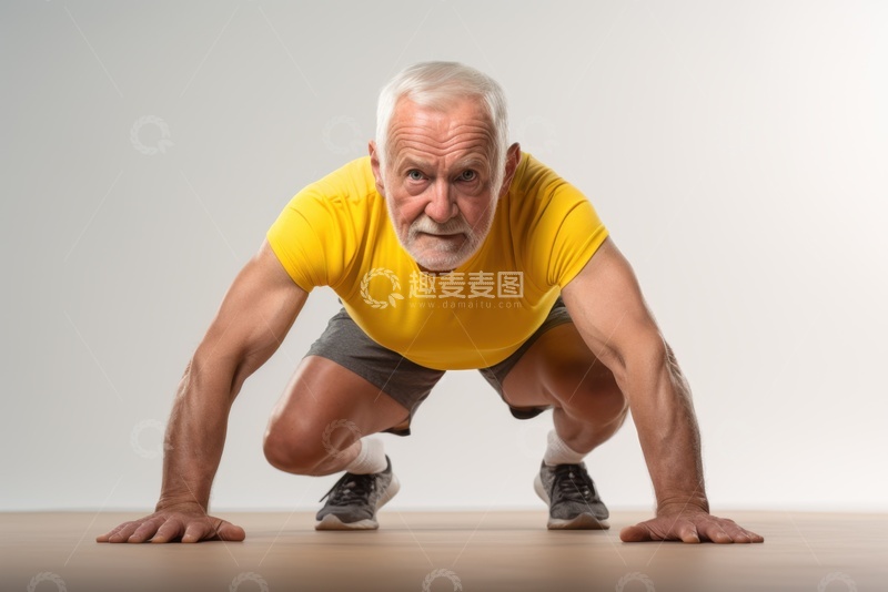 高清大图下载【趣麦麦图】运动的一位老年人