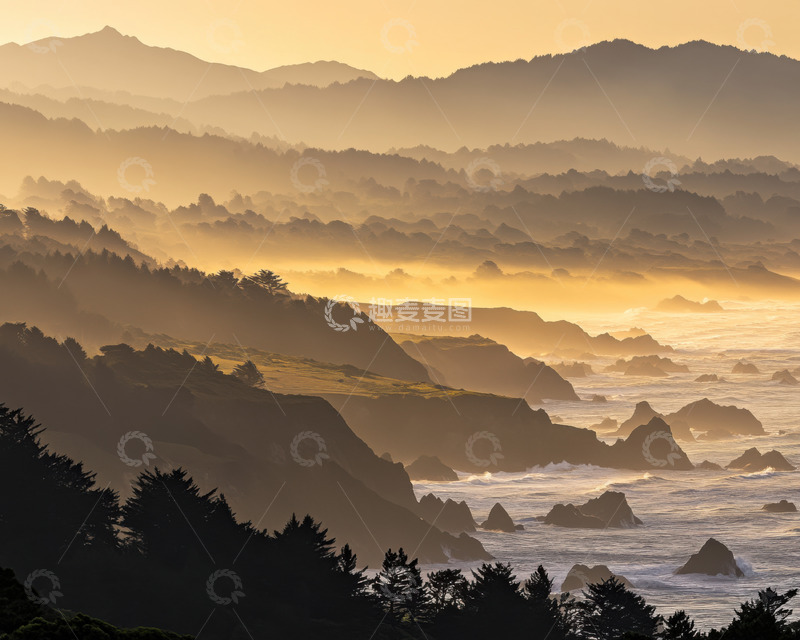 高清大图下载【趣麦麦图】薄雾海岸的日出AI插画摄影照片高清图片素