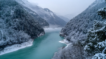 冬季雪山冰封河流美景2