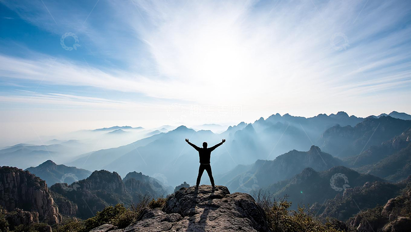 高清大图下载【趣麦麦图】山顶欢呼一览群山