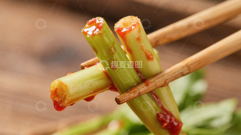 芹菜蘸酱清爽开胃8