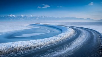 冬季雪山冰封公路5