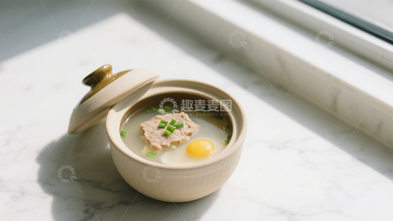 高清大图下载【趣麦麦图】煎蛋暖味陶锅肉汤3