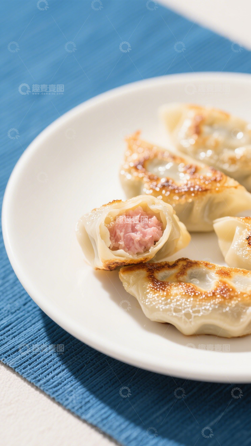 高清大图下载【趣麦麦图】焦香多汁煎饺1