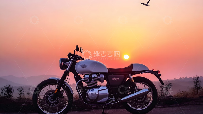 高清大图下载【趣麦麦图】晚霞背景下的摩托车摄影4