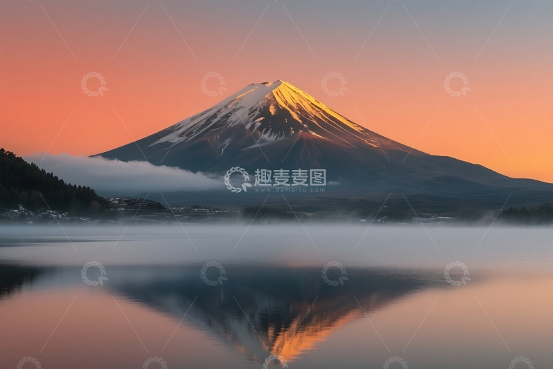 高清大图下载【趣麦麦图】风景秀美，山在薄雾中日出。 1