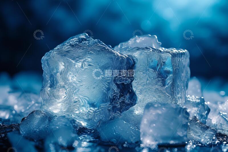 高清大图下载【趣麦麦图】放在蓝色背景上的冰块3