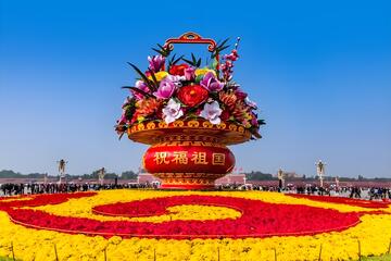 天安门广场上的花篮雕塑