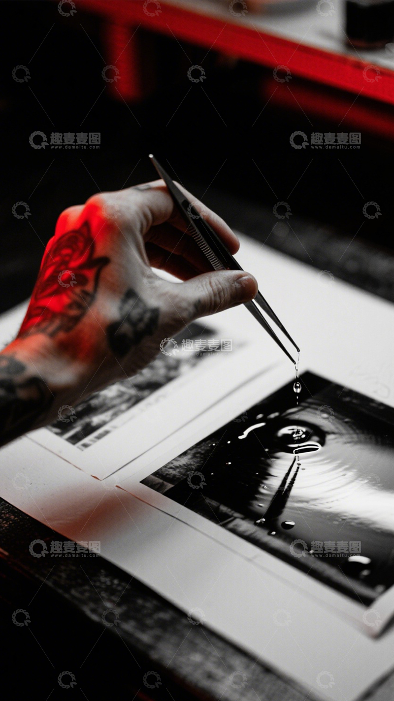 高清大图下载【趣麦麦图】暗房摄影红光灯影3