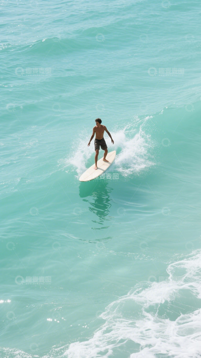 高清大图下载【趣麦麦图】海上冲浪自由瞬间1