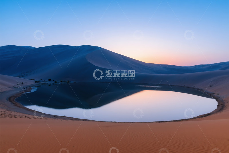高清大图下载【趣麦麦图】俯瞰月牙泉翡翠湖水美景5