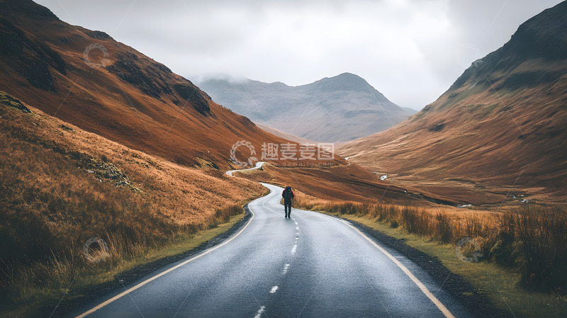 高清大图下载【趣麦麦图】山间的徒步人物1