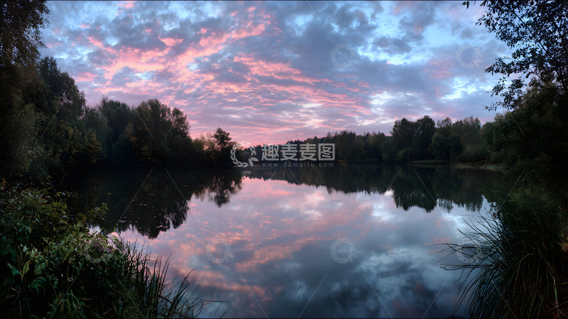 高清大图下载【趣麦麦图】夏天的野外河流2