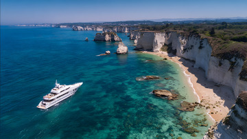 航拍山崖大海船只美景3