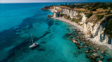 航拍山崖大海船只美景4