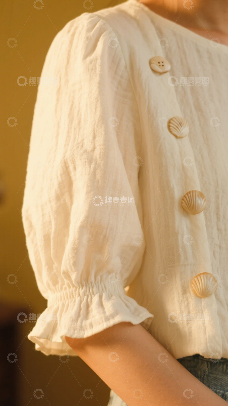 高清大图下载【趣麦麦图】清新甜美泡泡袖上衣3