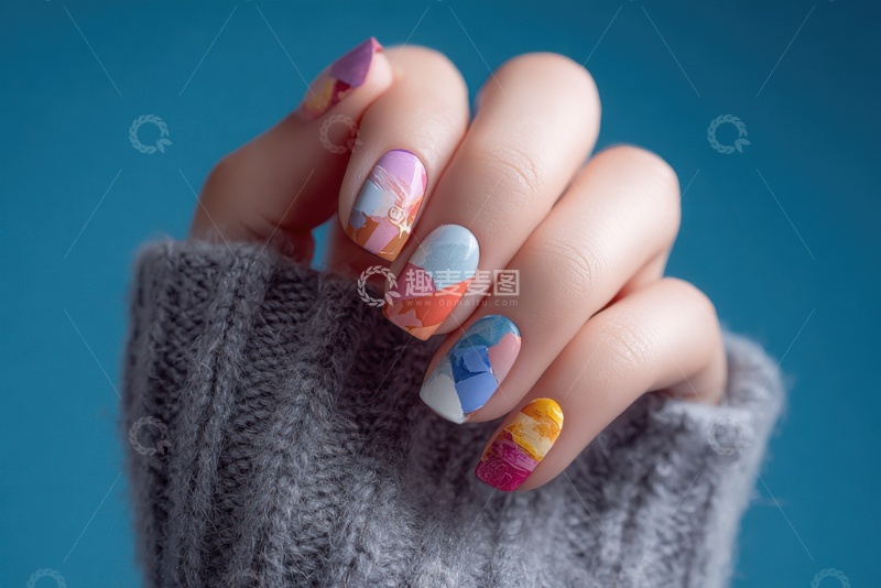 高清大图下载【趣麦麦图】涂着美甲的手指