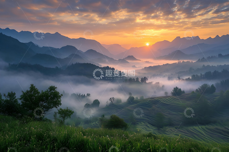 高清大图下载【趣麦麦图】清晨迷雾间的山林 (7)